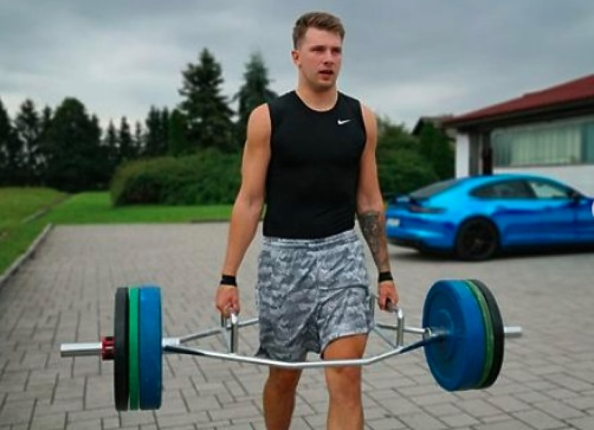 Звезда от НБА води съдебен спор за търговска марка със своята майка 