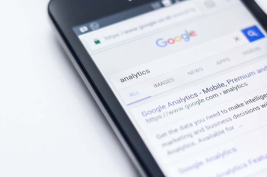 Кой определя реда на резултатите в търсачката на Google? 