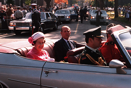 Изненадващата причина, поради която кралското семейство не носи предпазни колани 