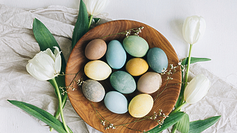 Как да боядисаме яйцата за Великден с естествени оцветители