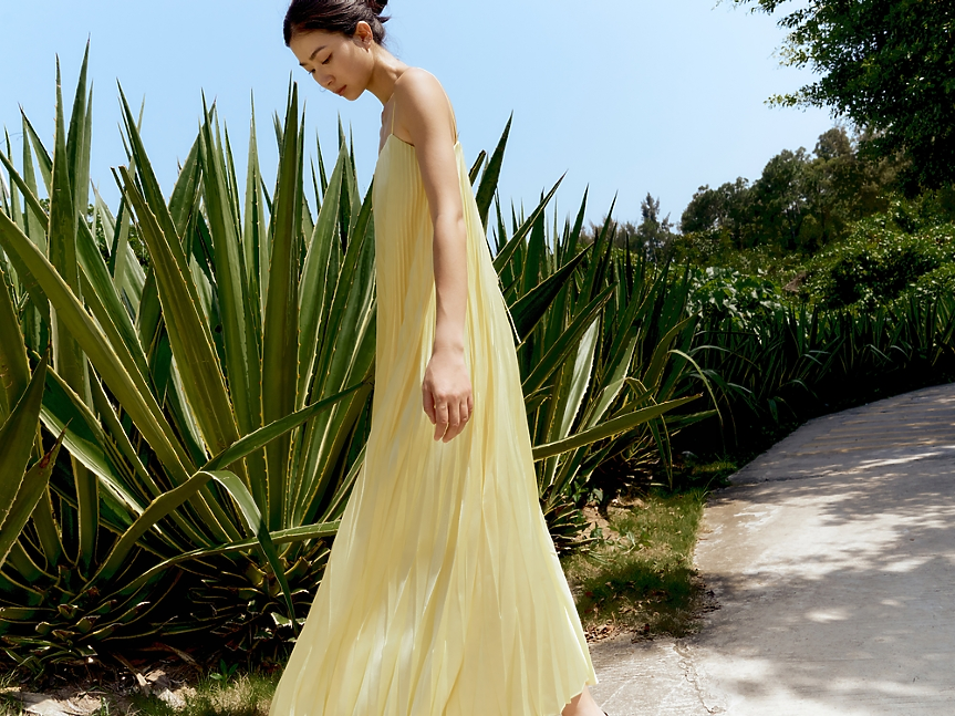 Цветовете на лято 2025: 5 нежни нюанса, които нямаме търпение да облечем 