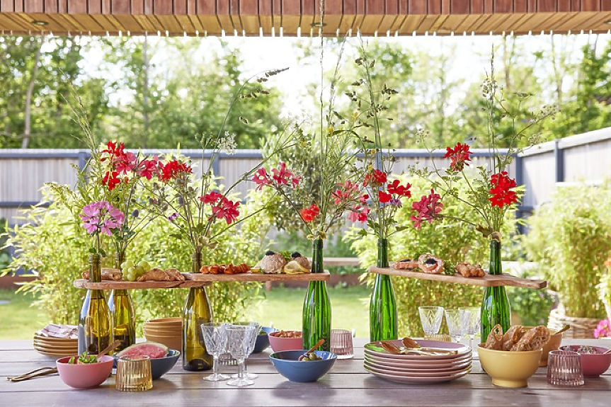 Магията на цветята: Как да украсим лятната маса с мушкато