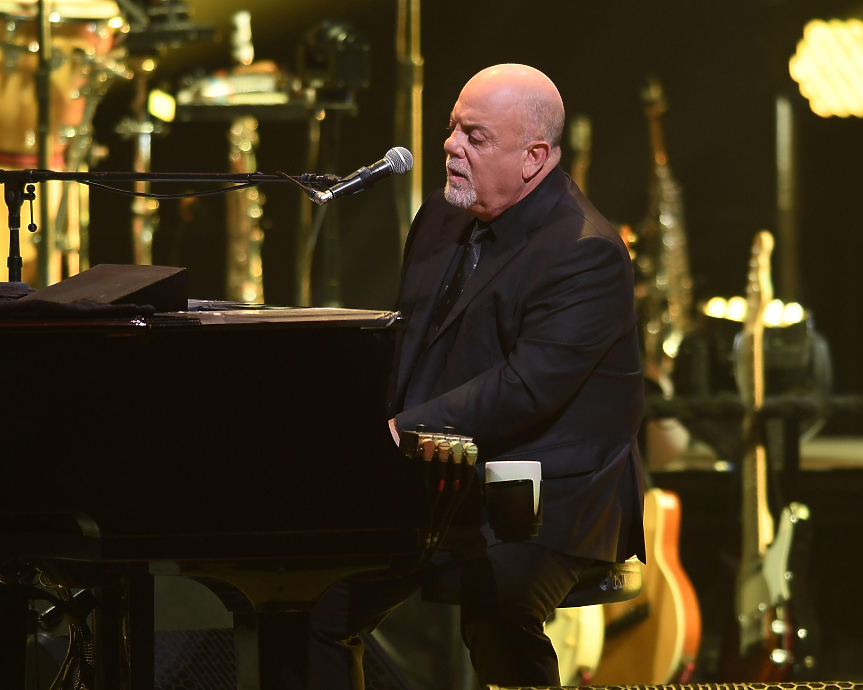 Два опита за самоубийство, кома и афера със съпругата на приятел: мрачната история на Били Джоел 