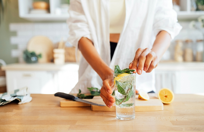 6 причини да пиете вода с лимон всяка сутрин