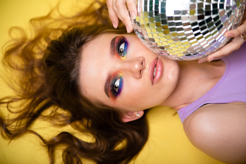 Гримът от 80-те се завръща с максимализъм и замах