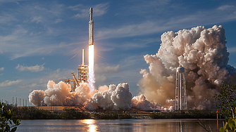 28.09.2008 г.: SpaceX успешно изстрелва първата частна космическа ракета в орбита