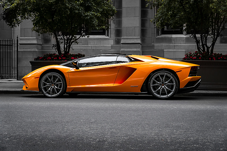 30.10.1963 г. : Произведен е първият сериен автомобил от марката Lamborghini