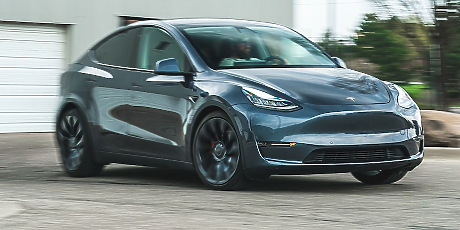 Мъск: Бъфет можеше да инвестира в Tesla, когато струваше 0.1% от настоящата цена