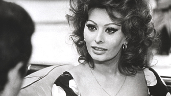 Вечната София Лорен: пътят на италианската актриса от бедността на войната до върховете на Холивуд 