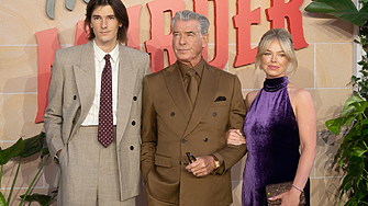 Семейството е всичко: Пиърс Броснан с рядка поява на червения килим с внучката и сина си