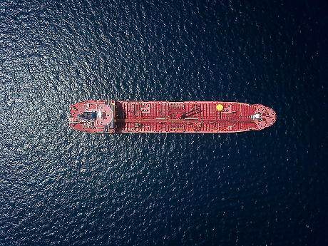 Как атаките в Червено море и излизането на Ангола от ОПЕК влияят на петрола?