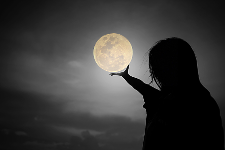 Време е да се вслушате в знаците на Вселената: лунното затъмнение ще разтърси живота на три зодии 