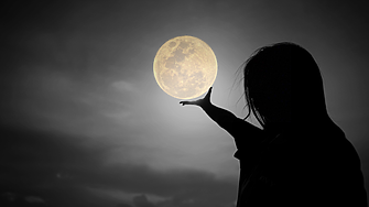 Време е да се вслушате в знаците на Вселената: лунното затъмнение ще разтърси живота на три зодии 