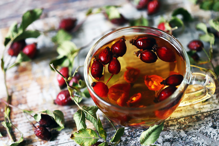 Как да си направим шипкова вода и за какво е полезна?