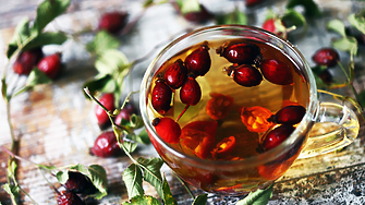 Как да си направим шипкова вода и за какво е полезна?