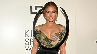 С мама на червения килим: вижте порасналите близнаци на Дженифър Лопес 