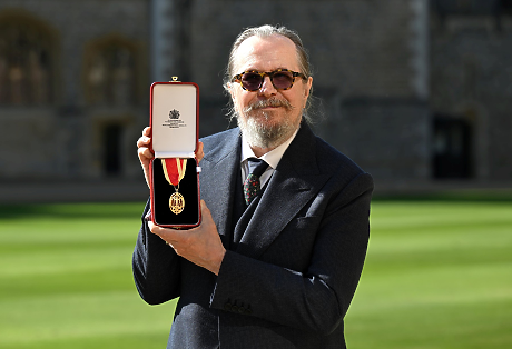 Принц Уилям удостои Гари Олдман с рицарско звание