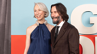 Киану Рийвс и Александра Грант споделиха романтична целувка на червения килим