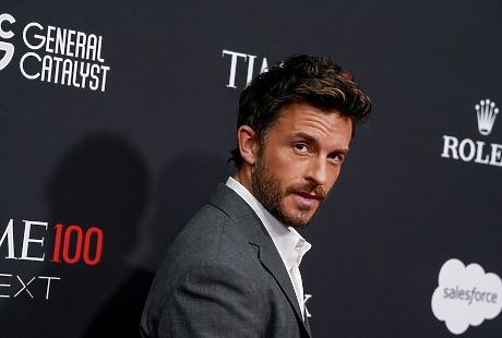 „Напълно абсурдно“: ето кой е най-сексапилният мъж в света за 2025 според списание People!