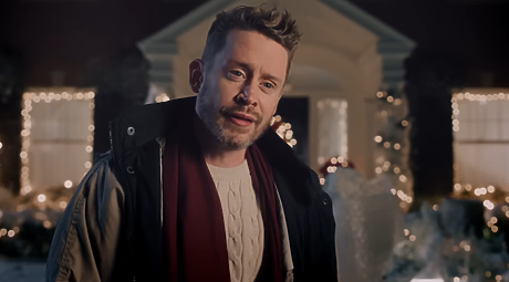 Маколи Кълкин се завръща в иконичната си роля на Кевин от 